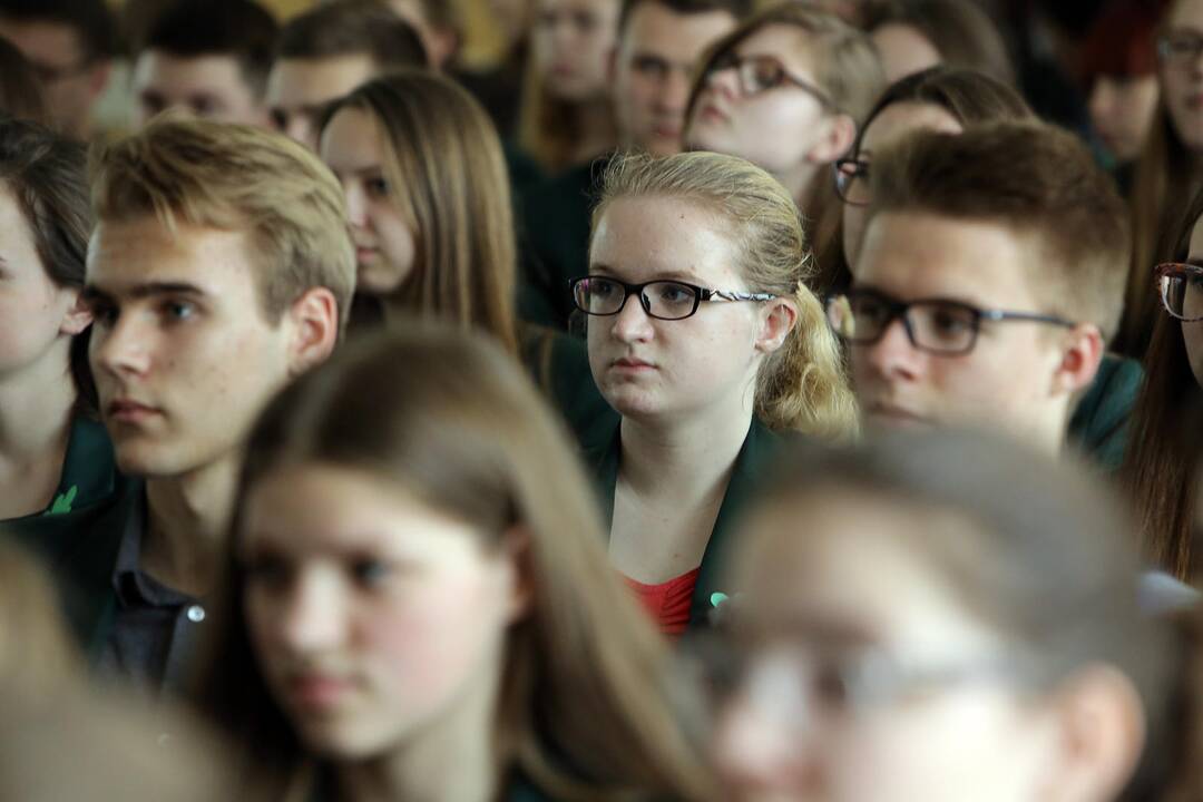 "Ąžuolyno" gimnazijai - pripažinimas