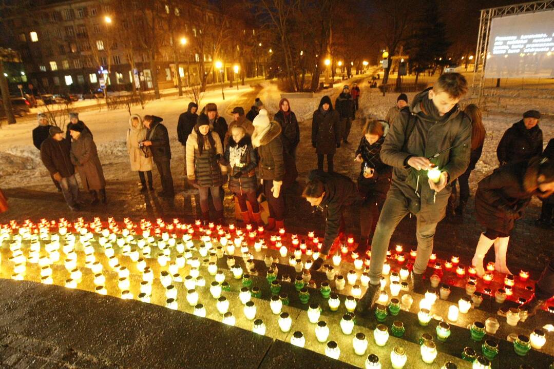 Žvakelių uždegimo akcija "Vienybės laiptai"