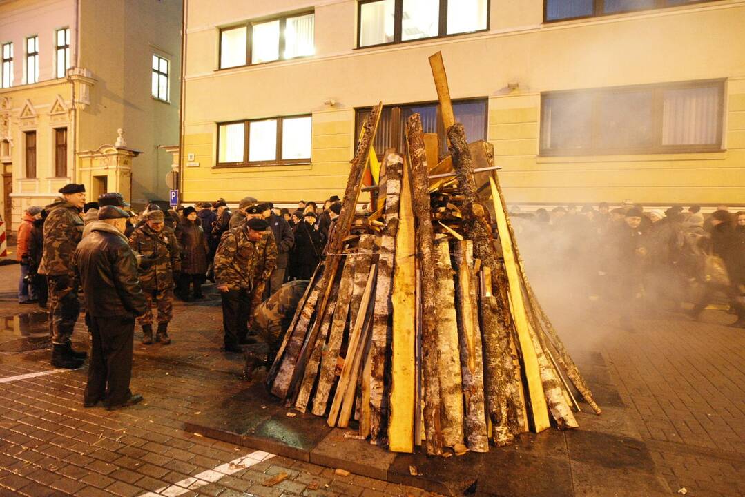 Klaipėdoje suliepsnojo Sausio 13-osios atminimo laužai