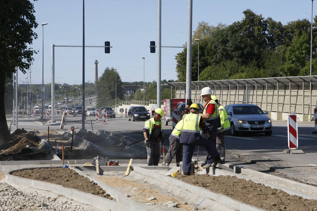 Vairuotojai keiksnoja remonto darbus: Liepų gatvėje – nesibaigiančios spūstys