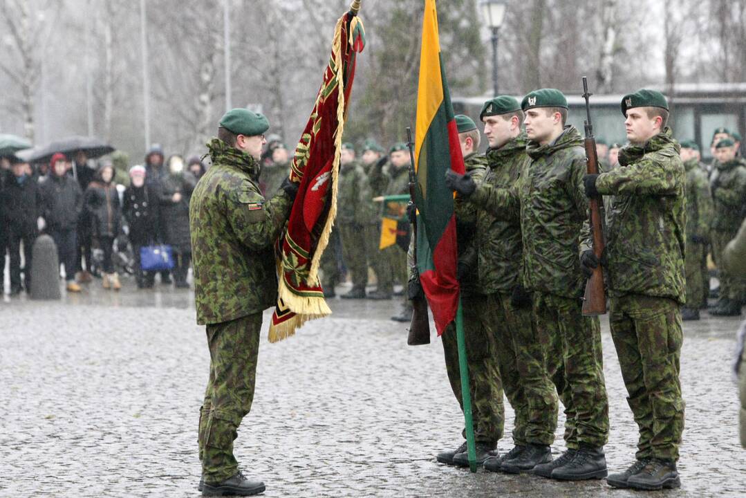 Uostamiestyje į atsargą išlydėti šauktiniai