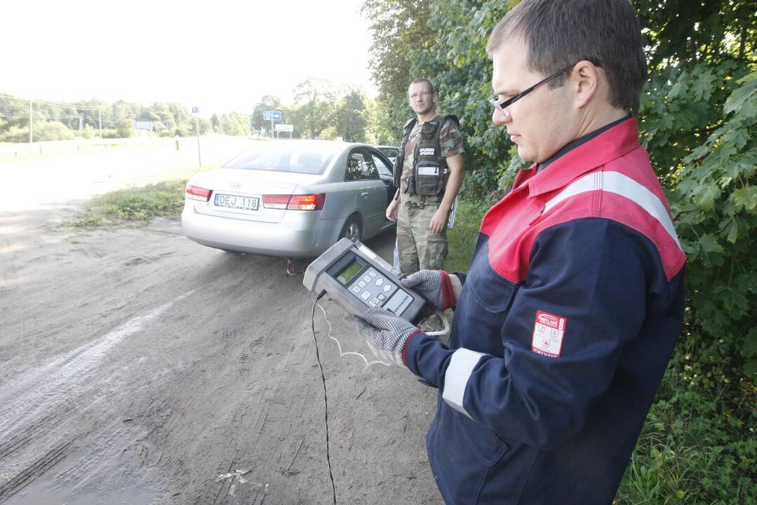 Tikrino, ar automobiliai neteršia aplinkos