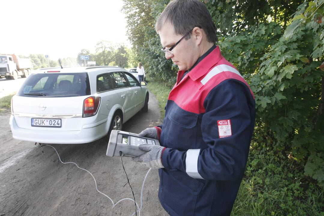 Tikrino, ar automobiliai neteršia aplinkos