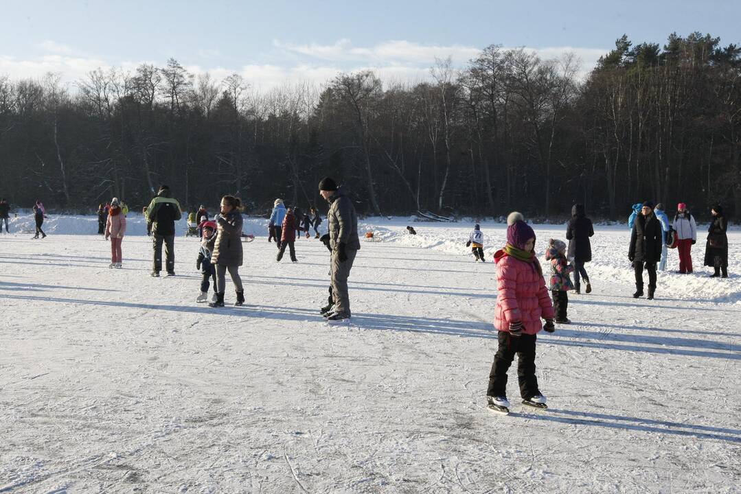 Kaimynų žiemos žaidynės ant Mumlaukio ežero