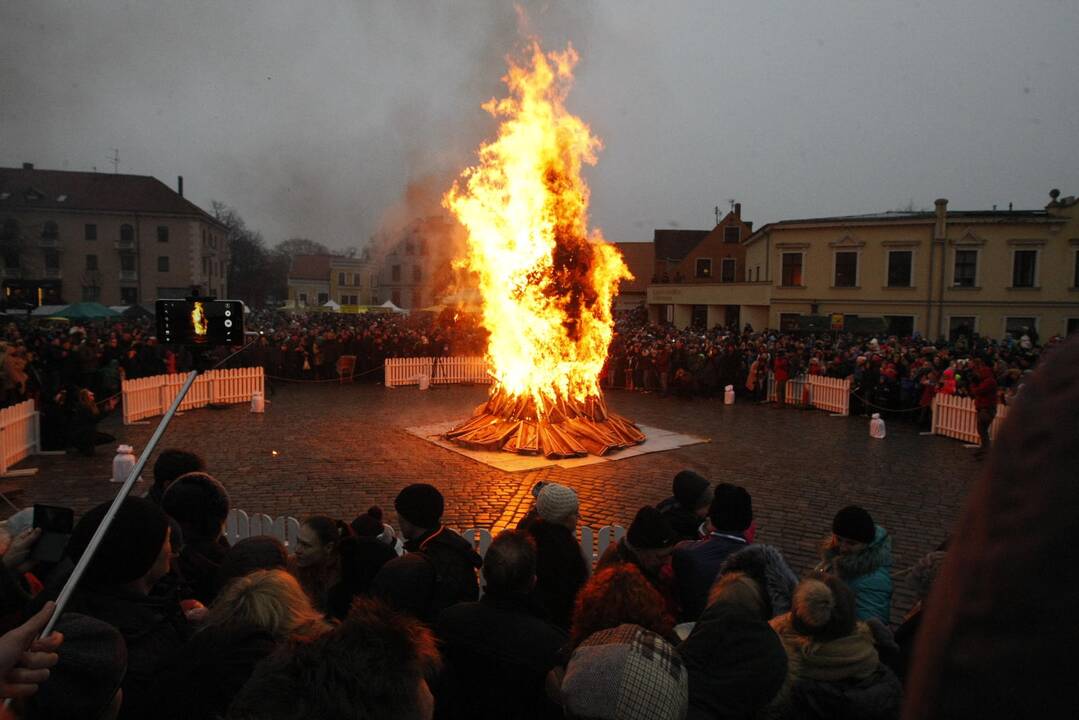 Užgavėnės Teatro aikštėje