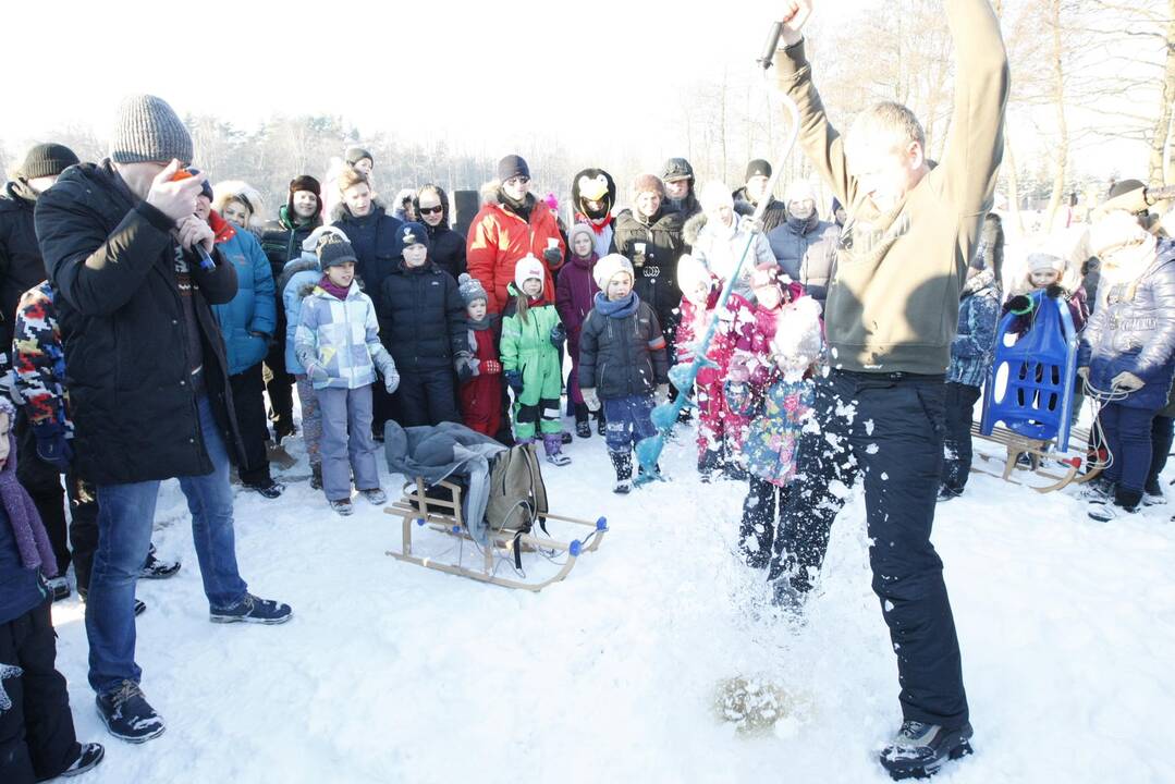 Kaimynų žiemos žaidynės ant Mumlaukio ežero