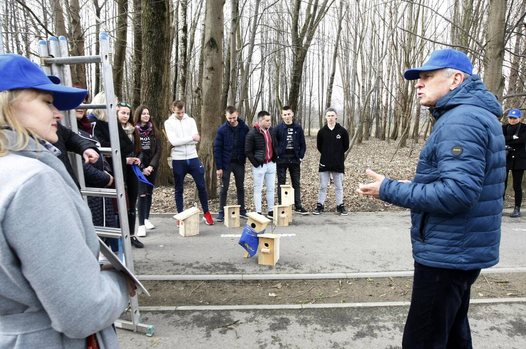 Klaipėdiečiai grąžina skolą gamtai