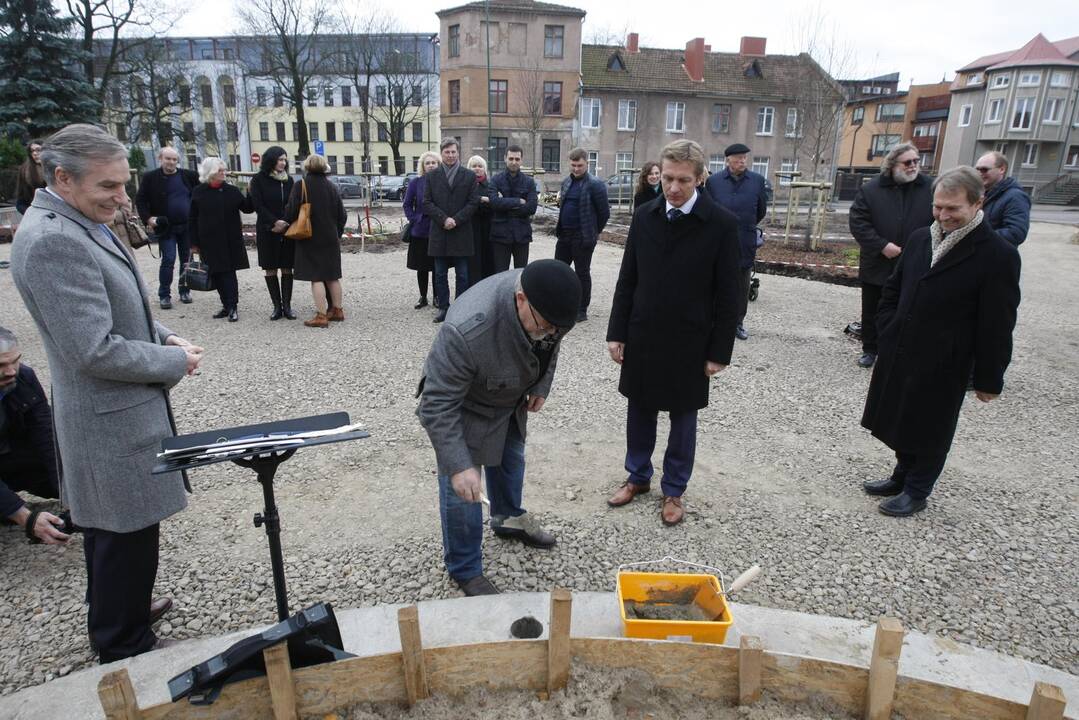 Kapsulės įleidimas Vydūno skvere