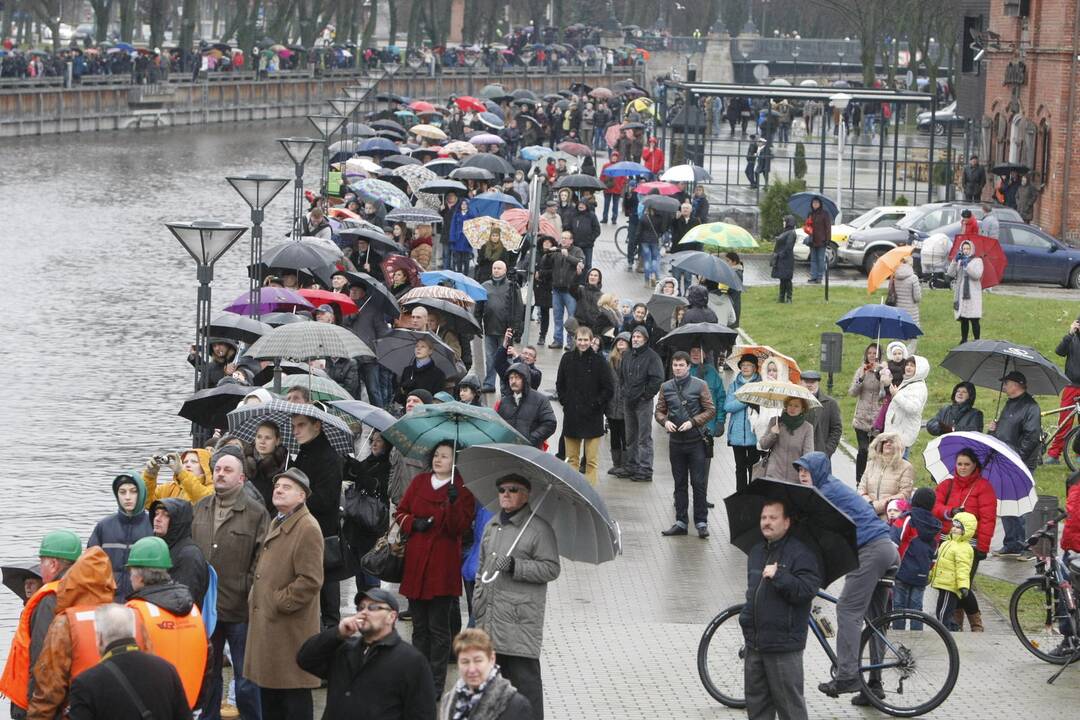 „Meridiano“ grįžimą sutrikdė tilto pakėlimas