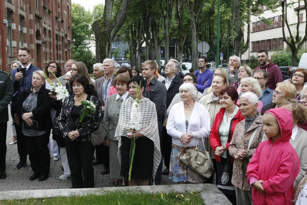 Atminimo lentos atidengimas