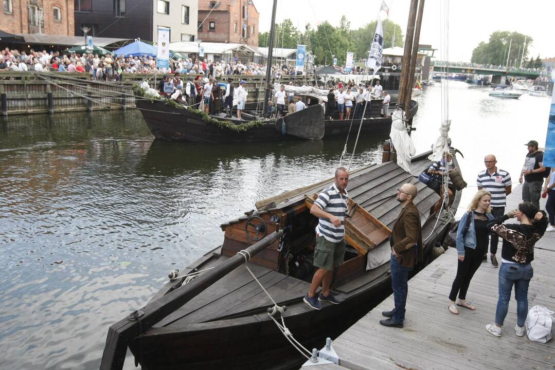 Uostamiestis pasitiko istorinių laivų flotilę