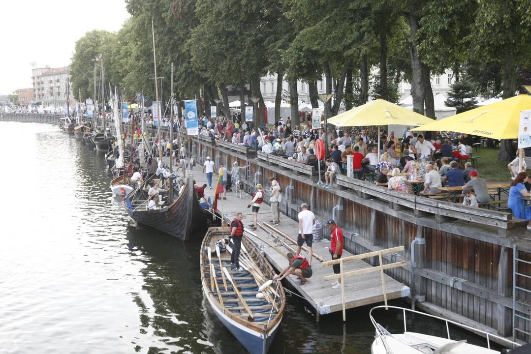 Uostamiestis pasitiko istorinių laivų flotilę