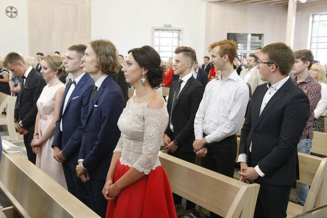 Klaipėdos licėjaus nauja abiturientų laida sužibėjo
