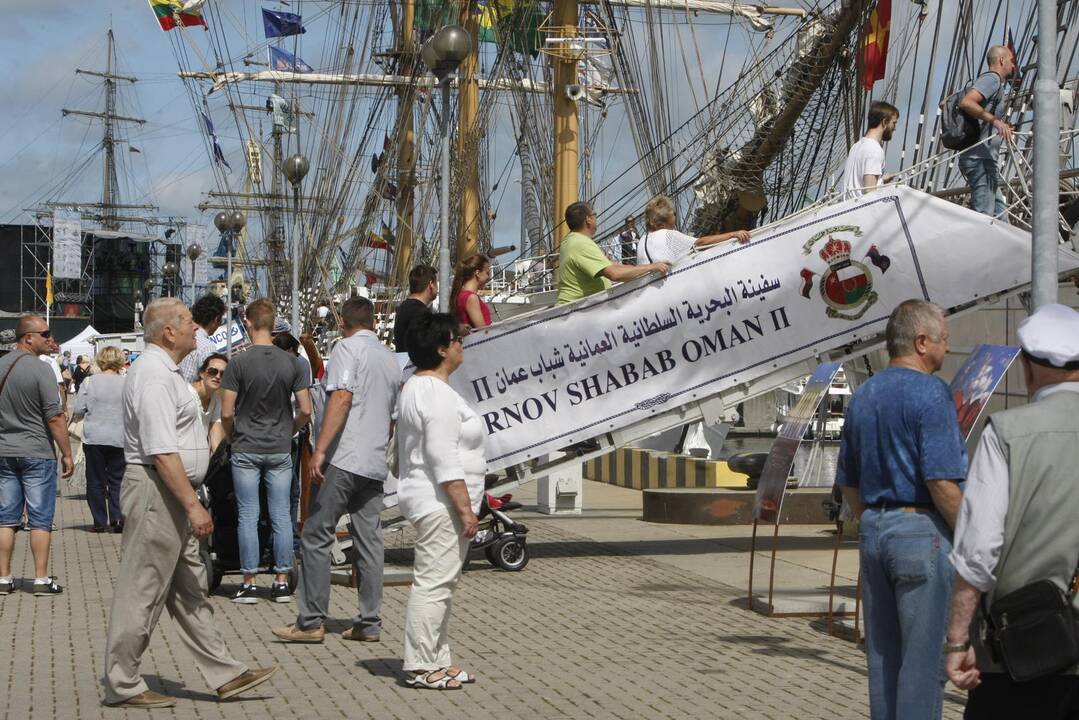 Klaipėdiečiai lankėsi  burlaiviuose