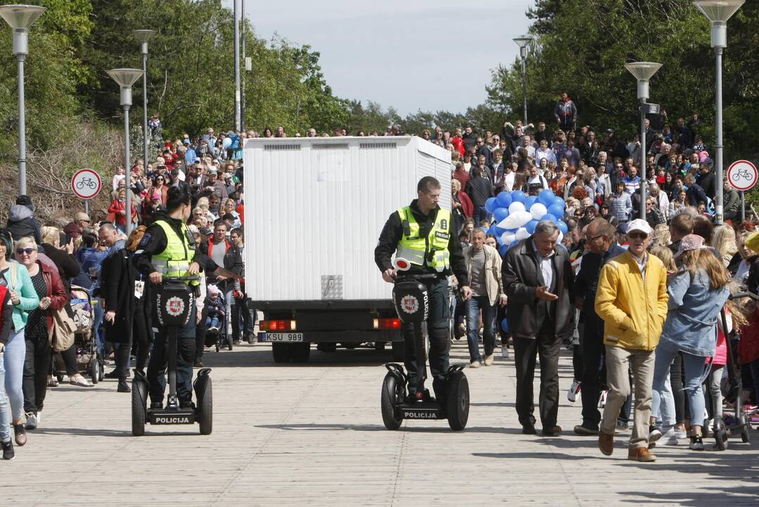 Balandžių paleidimas Palangoje