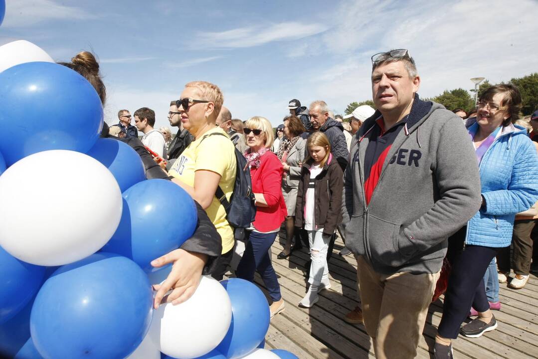 Balandžių paleidimas Palangoje