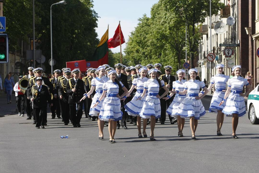 Didžiųjų burlaivių įgulų paradas