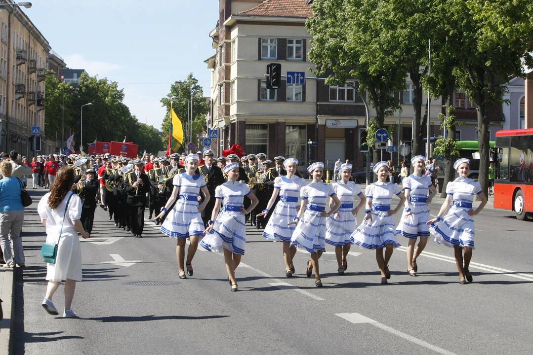 Didžiųjų burlaivių įgulų paradas