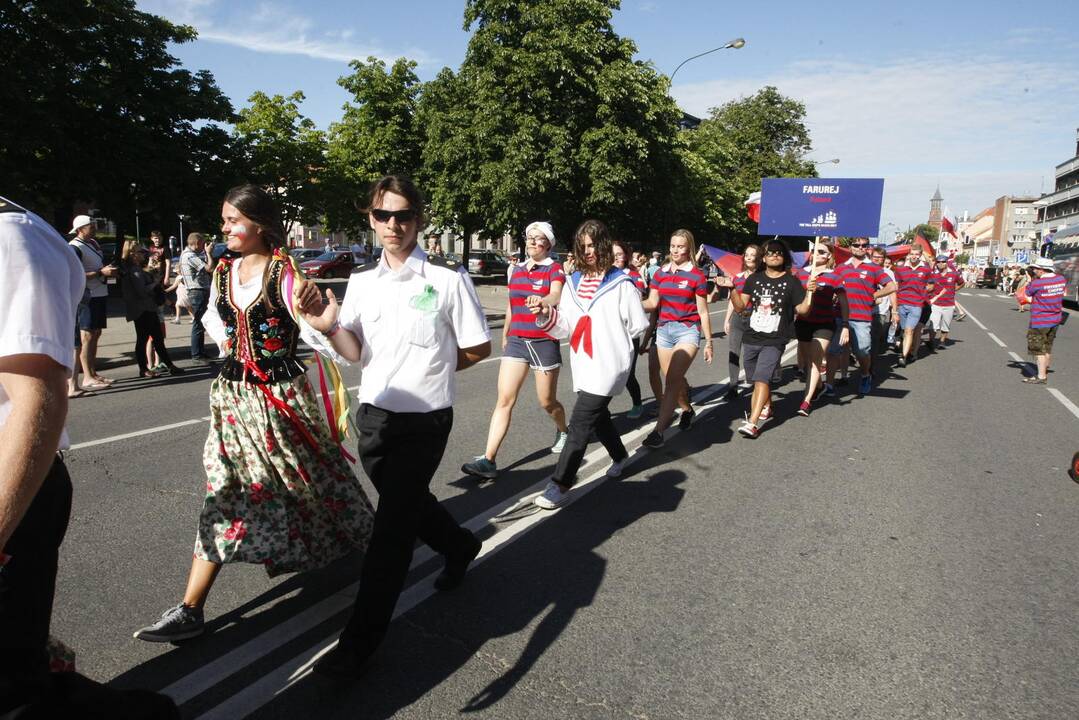 Burlaivių įgulų eisena Klaipėdos gatvėmis