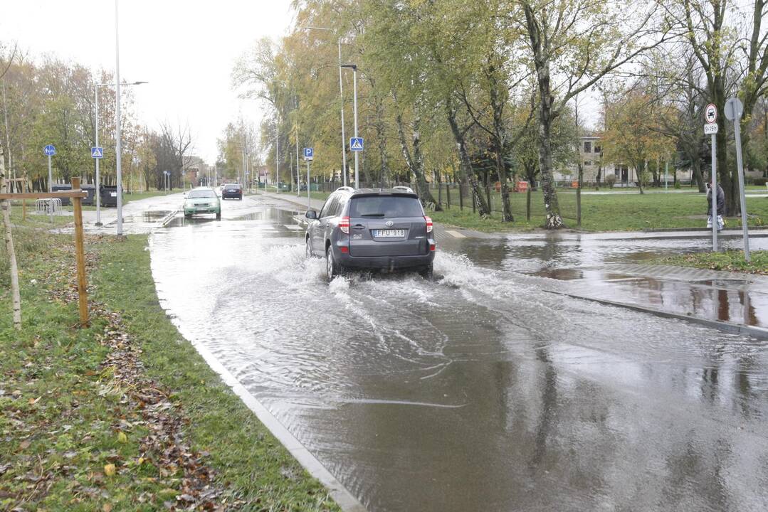 Uostamiestis vėl skęsta: smarkiai užlieta Liepų gatvė