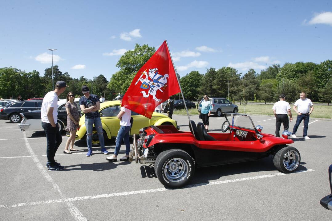 Sezoną pradėjo senovinių automobilių asociacija „Seni kibirai“