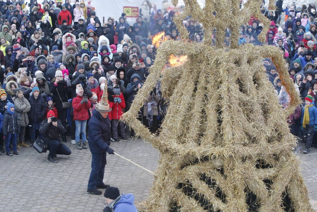 Klaipėdiečiai nenusižengė tradicijoms: per Užgavėnes išdykavo ir sudegino Morę