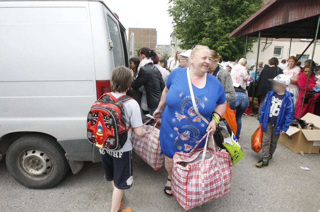 Klaipėdiečiai sunkiai besiverčiantiems dovanojo daiktus