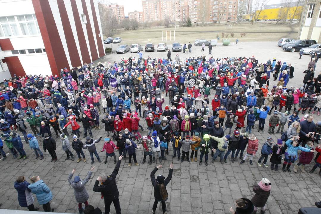 Mokinių šokis Kovo 11-osios proga