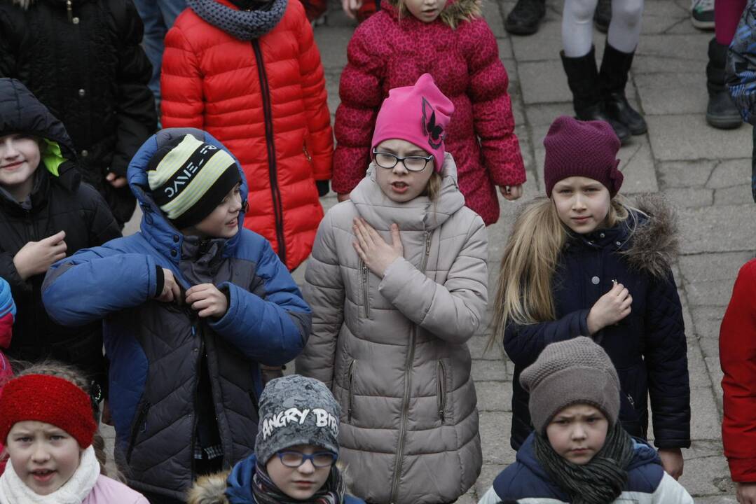 Mokinių šokis Kovo 11-osios proga