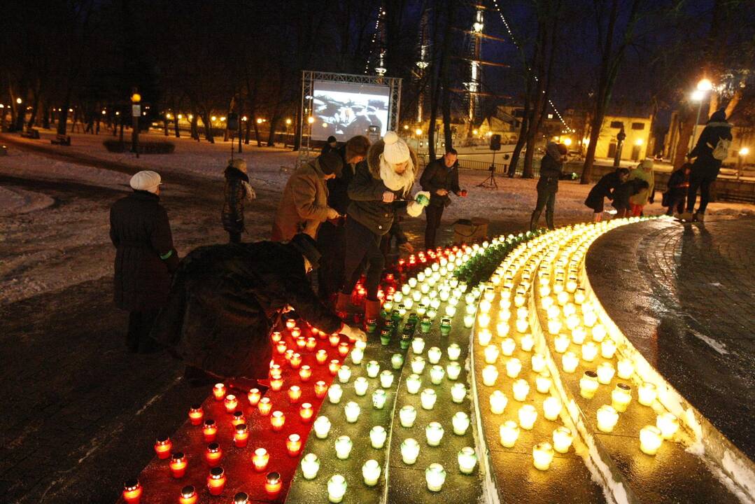 Žvakelių uždegimo akcija "Vienybės laiptai"