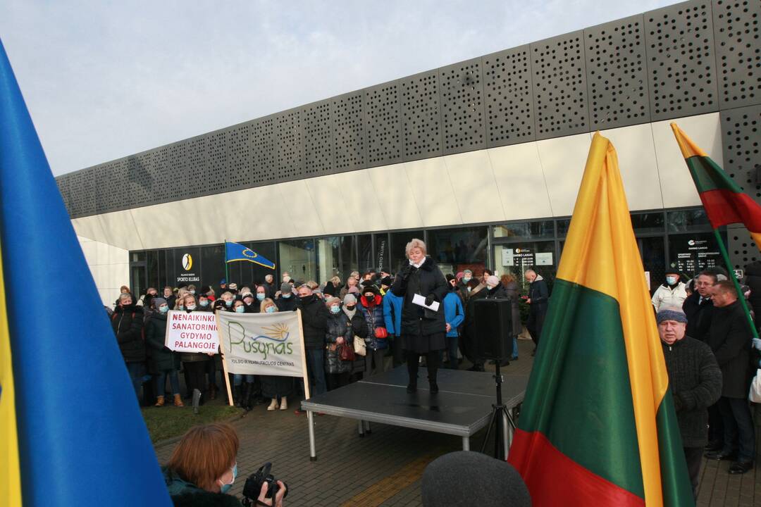 Palangoje – protestas prieš „Pušyno“ ir baseino privatizavimą: žmonės piktinosi A. Bilotaite