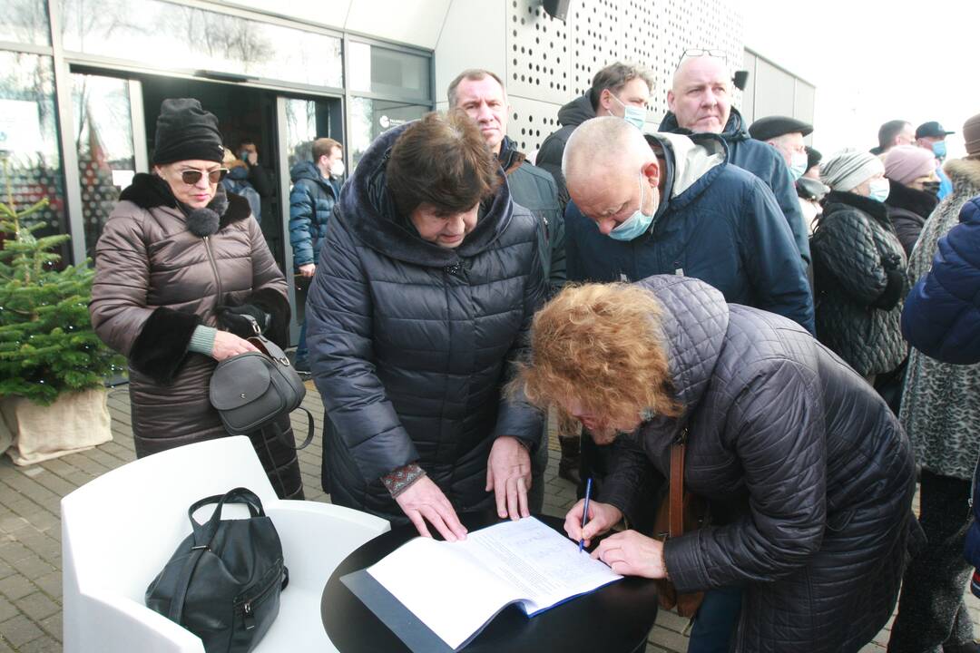 Palangoje – protestas prieš „Pušyno“ ir baseino privatizavimą: žmonės piktinosi A. Bilotaite