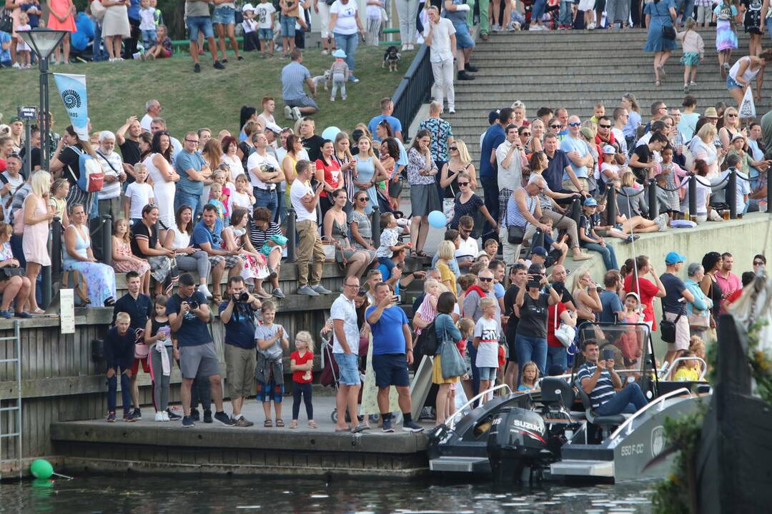 Uostamiestis pasitiko istorinių laivų flotilę