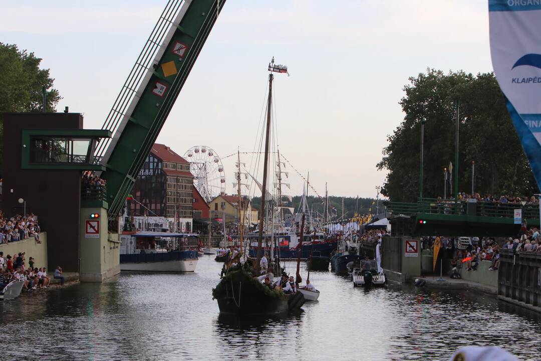 Uostamiestis pasitiko istorinių laivų flotilę