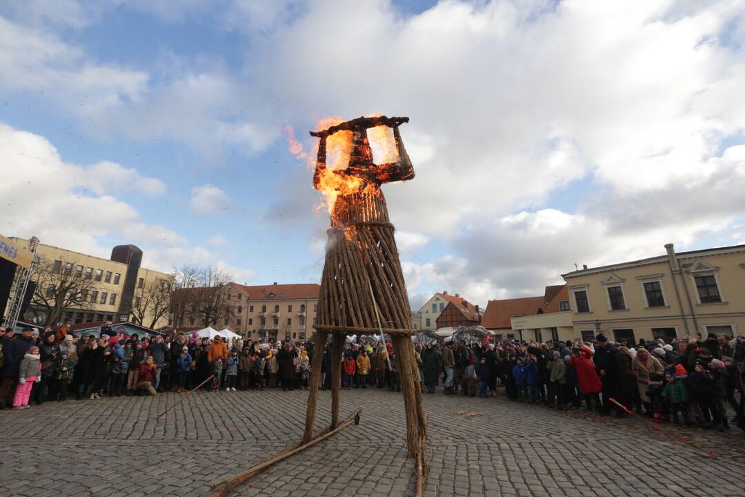 Užgavėnės uostamiestyje - klaipėdiečiai kvietė pavasarį