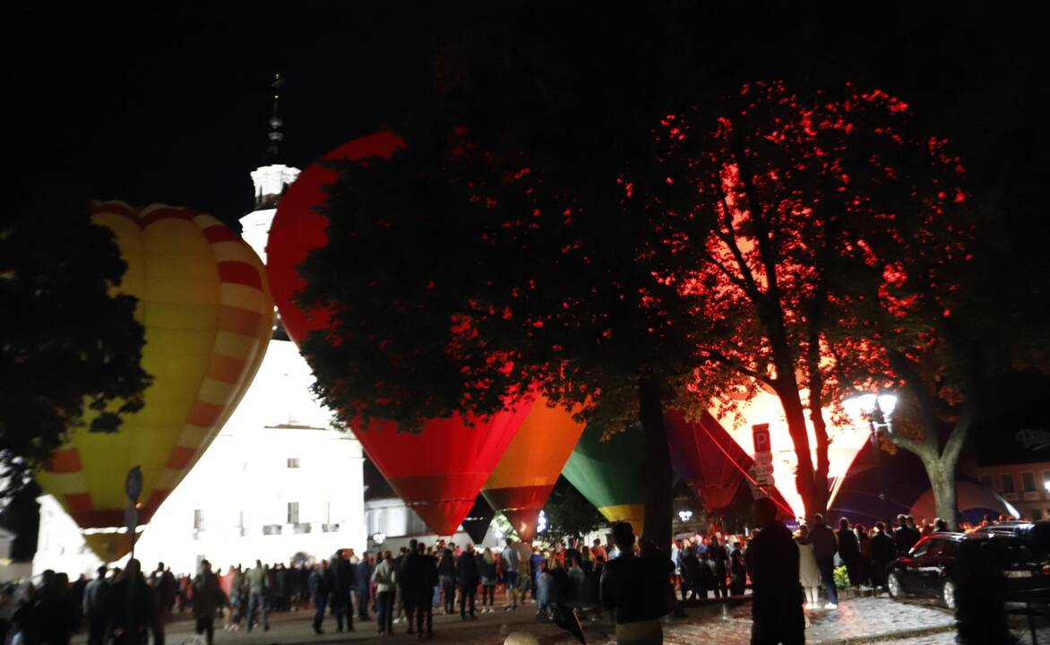 Naktinis oro balionų šou Kaune