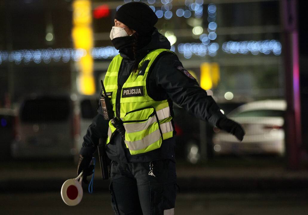 Sekmadienio vakarą Kauno kontrolės punktuose nusidriekė eilės