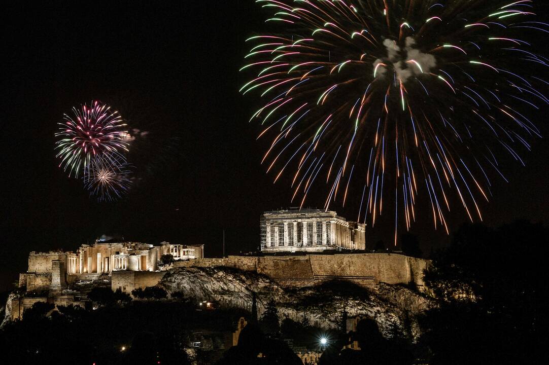 Pasaulis pasitinka 2021 metus