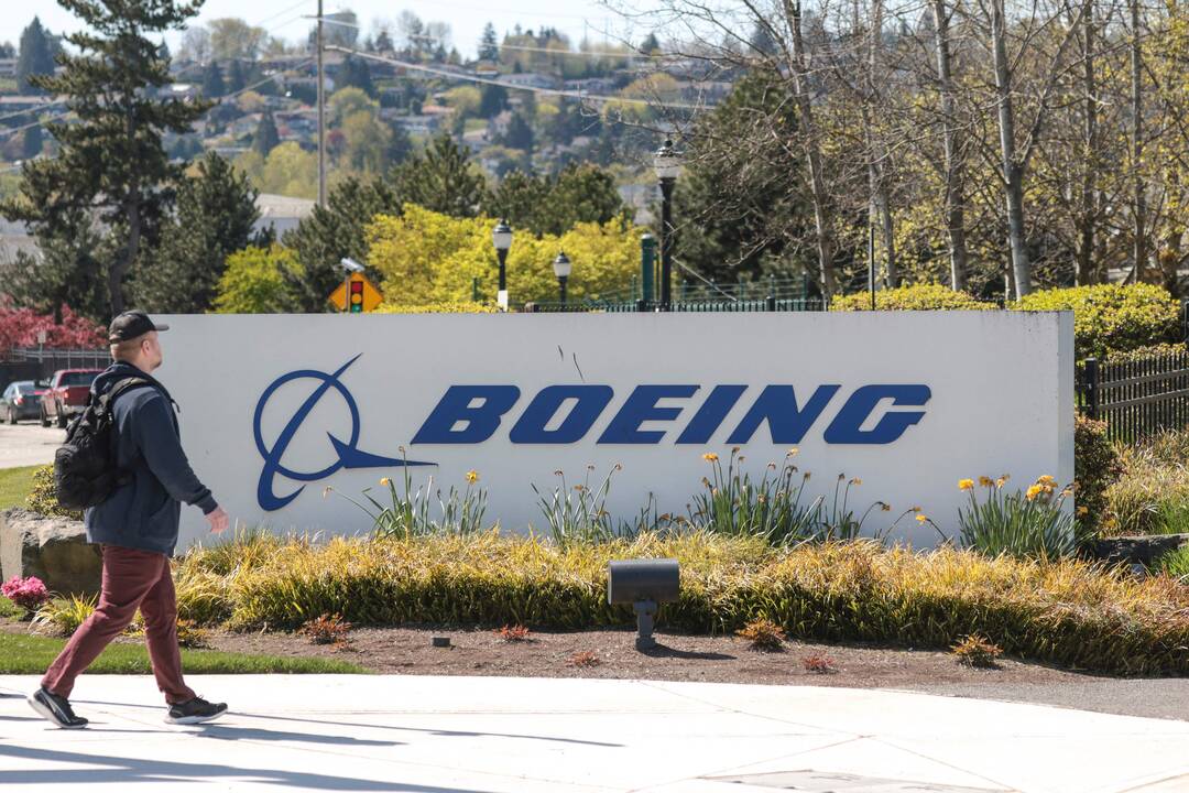 Lenkijoje sulaikyta į Rusiją gabenta orlaiviams „Boeing“ skirtų padangų siunta