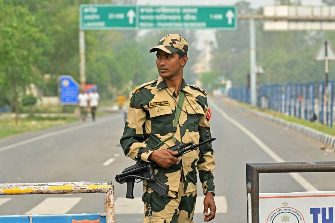 Indijos ir Pakistano pasienyje tęsiasi susišaudymai