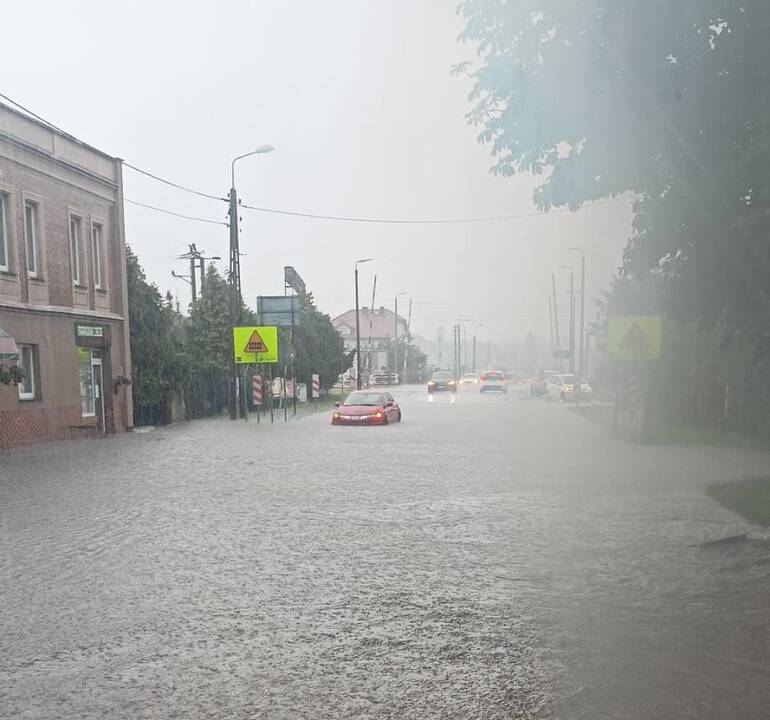 Pietų Lenkiją skandino smarkios liūtys