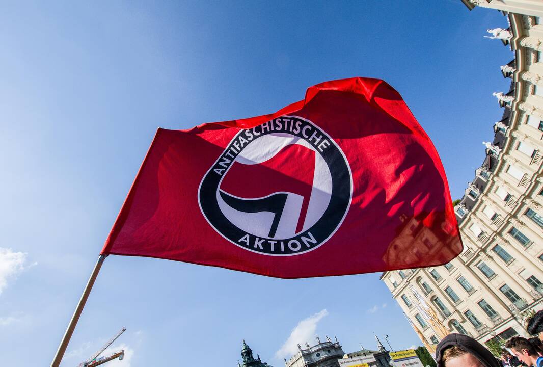 "Antifa" grupuotės ypatingai paplitusios Vokietijoje.