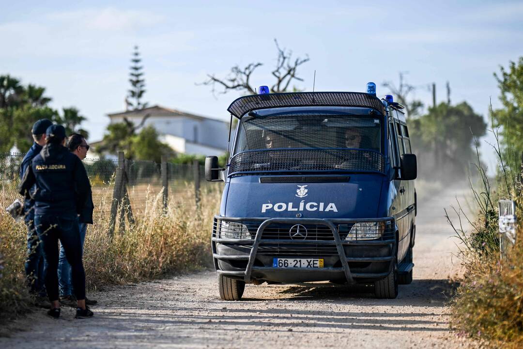 Portugalijos policija teigia pradėjusi naują 2007 m. dingusios mergaitės paiešką
