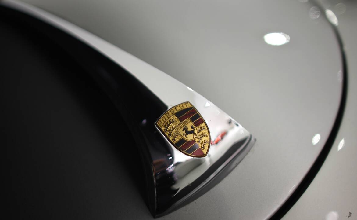 Estijoje sulaikytas „Porsche“ dideliu greičiu lakstęs 13-metis