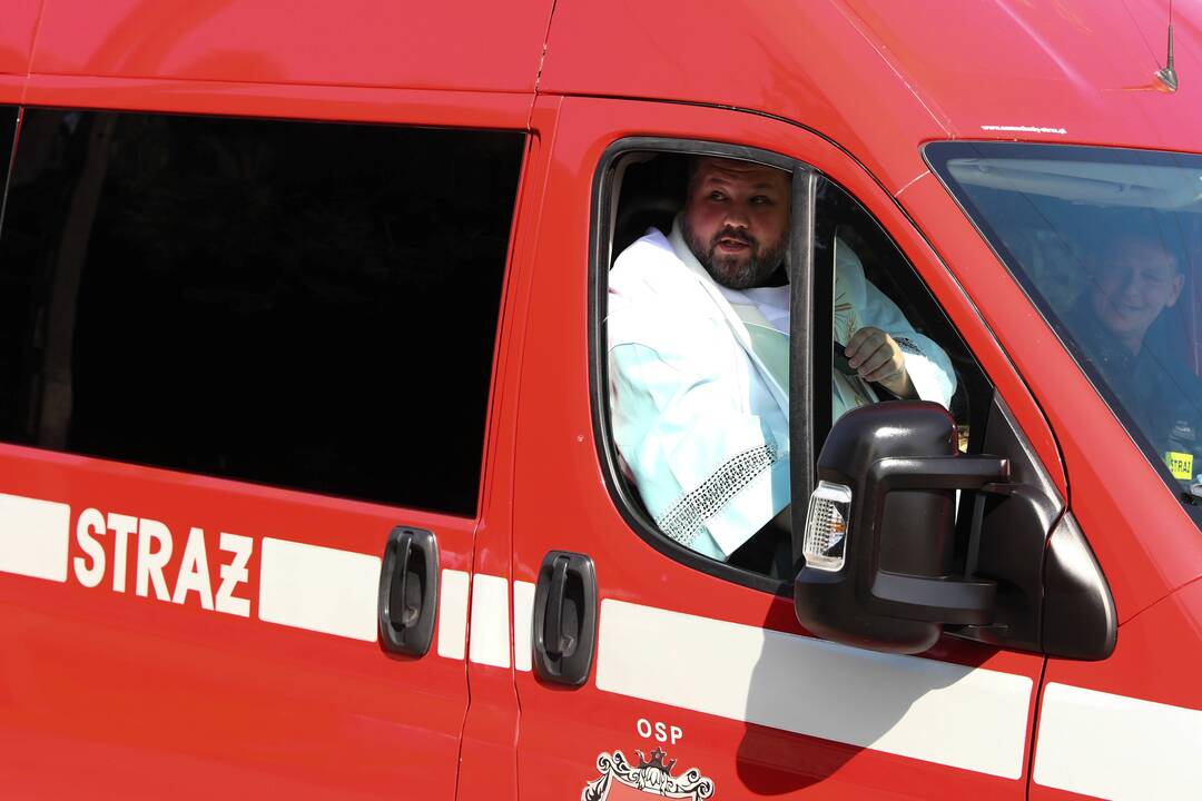 Dėl stichijos šėlsmo Lenkijos ugniagesiai gavo per 3 tūkst. iškvietimų, yra aukų