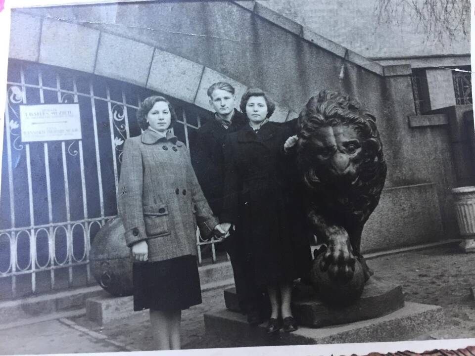 Tradicija – foto prie Karo muziejaus liūtų (daugiau kaip 250 foto)