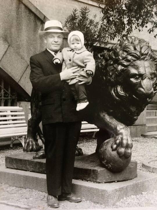 Tradicija – foto prie Karo muziejaus liūtų (daugiau kaip 250 foto)