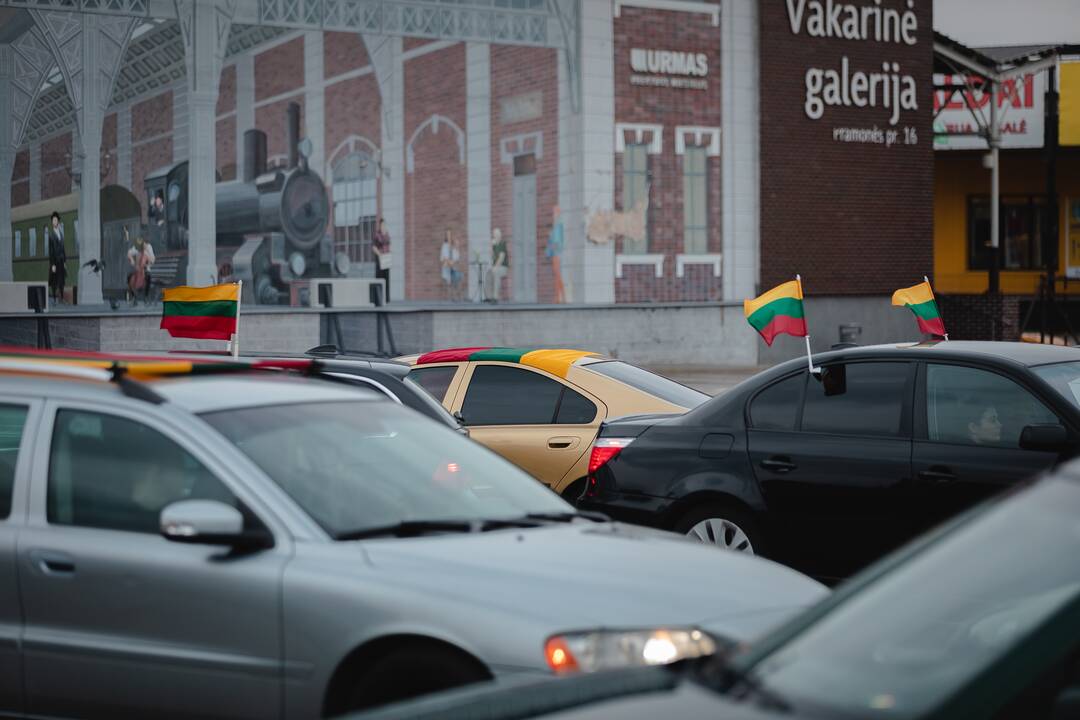 Autoentuziastų sveikinimas Kovo 11-osios proga