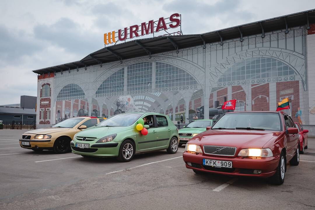 Autoentuziastų sveikinimas Kovo 11-osios proga