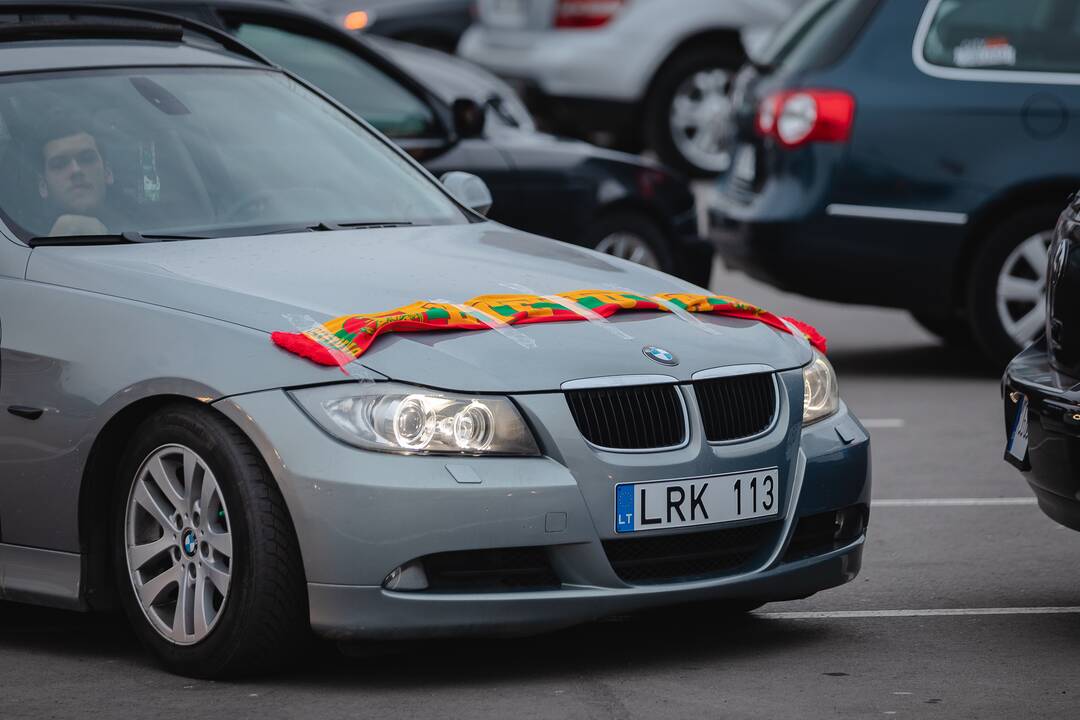 Autoentuziastų sveikinimas Kovo 11-osios proga